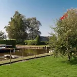 Segelhafen8 Ferienhaus *